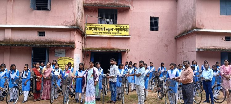 शासकीय हाई स्कूल खूटीटोली में साइकिल वितरण सम्पन्न 