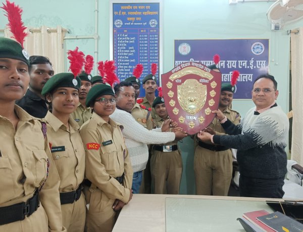 शासकीय राम भजन राय एनईएस स्नातकोत्तर महाविद्यालय जशपुर के एनसीसी कैडेट्स ने गणतंत्र दिवस मार्च पास्ट में प्रथम स्थान प्राप्त किया
